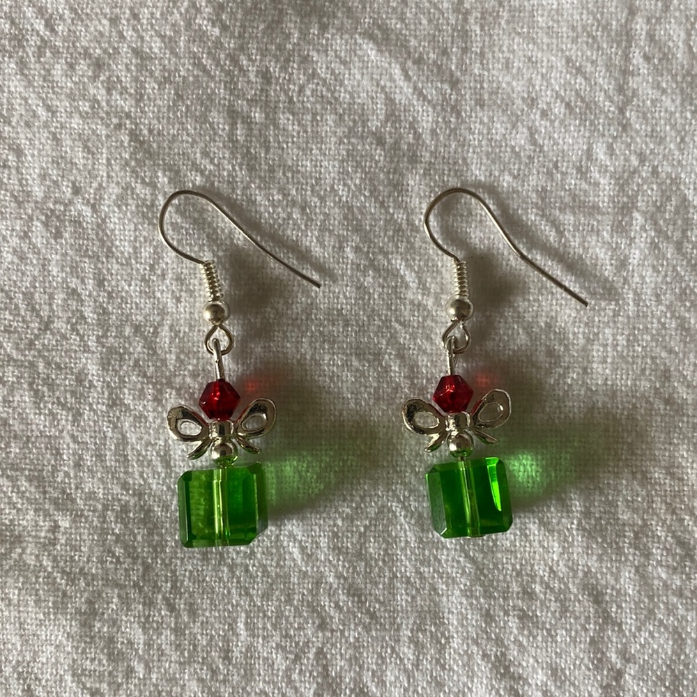 NEW Handmade Red, Green & Silver Christmas Gift Package Earrings - Picture 1 of 6